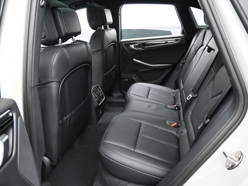 Certified 2026 Porsche Macan AWD/4WD image 24