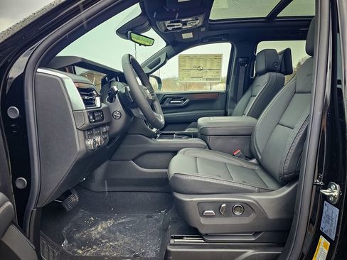 New 2026 GMC Yukon XL Denali w/ Denali Reserve Package image 14