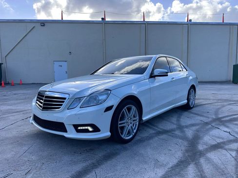 Used 2010 Mercedes-Benz E 550 4MATIC Sedan image 1