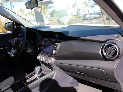 Used 2024 Nissan Kicks SV image 15