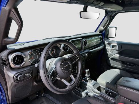 Used 2019 Jeep Wrangler Unlimited Sahara AWD/4WD image 9