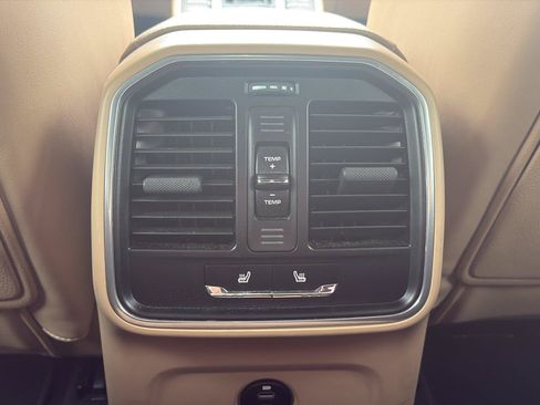 Used 2020 Porsche Macan AWD/4WD image 21