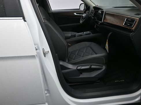New 2026 Volkswagen Atlas SE FWD image 24