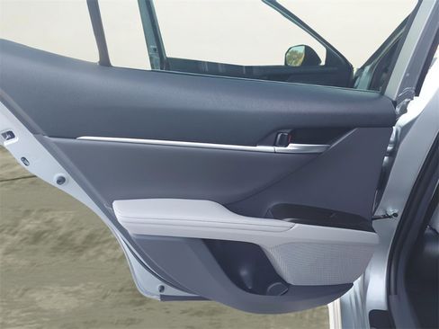 Used 2023 Toyota Camry XSE image 21