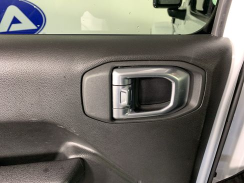 Used 2024 Jeep Wrangler Unlimited w/ Convenience Group AWD/4WD image 30
