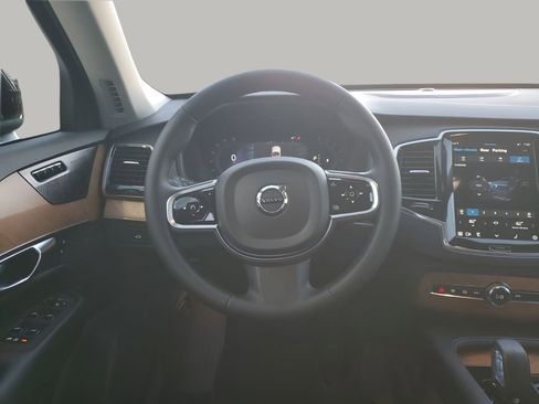 Used 2023 Volvo XC90 B6 Plus image 24