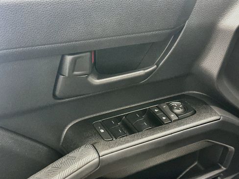 Used 2025 Toyota 4Runner SR5 AWD/4WD image 15