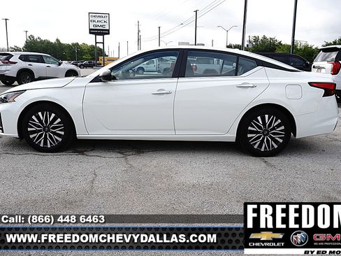 Used 2025 Nissan Altima 2.5 SV FWD image 4