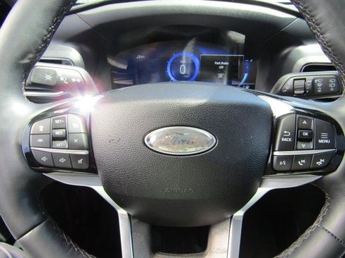 Used 2022 Ford Explorer Platinum w/ Equipment Group 601A AWD/4WD image 25