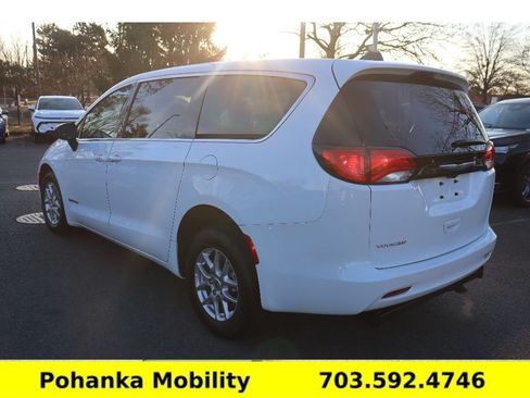 Used 2024 Chrysler Voyager LX FWD image 7
