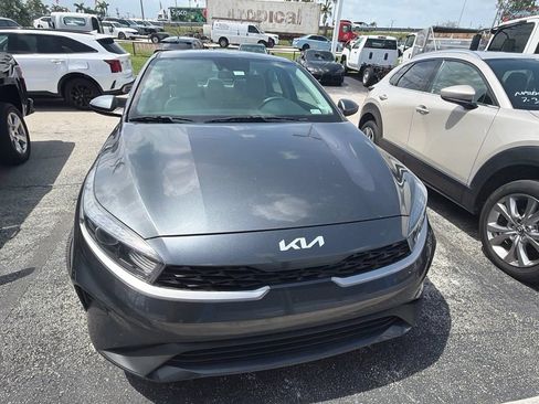 Used 2023 Kia Forte LXS FWD image 2