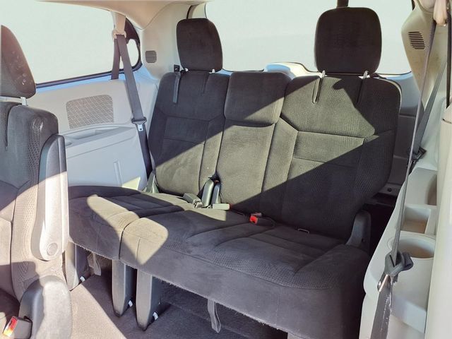 Used 2016 Dodge Grand Caravan SXT w/ Rear Park Assist Package FWD image 20