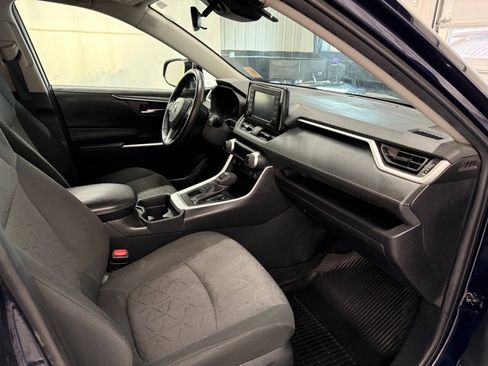 Used 2021 Toyota RAV4 XLE w/ XLE Grade Weather Package AWD/4WD image 11