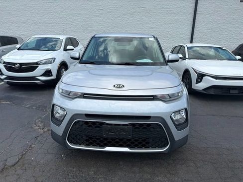 Used 2020 Kia Soul LX FWD image 2
