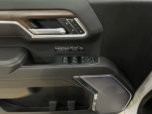 Used 2025 Chevrolet Silverado 1500 High Country w/ High Country Premium Package image 17
