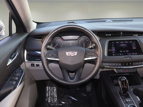 Certified 2023 Cadillac XT4 Luxury FWD image 14