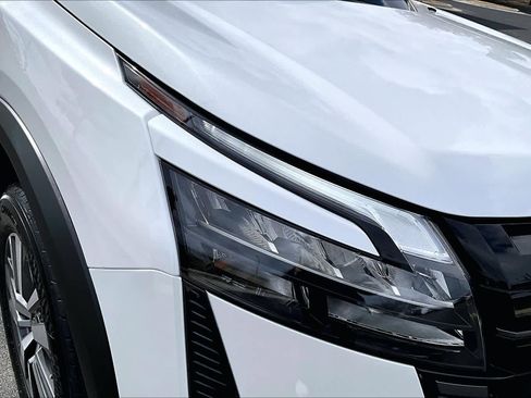 New 2026 Nissan Pathfinder SL image 13