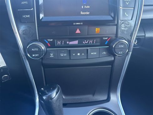Used 2016 Toyota Camry XLE image 23