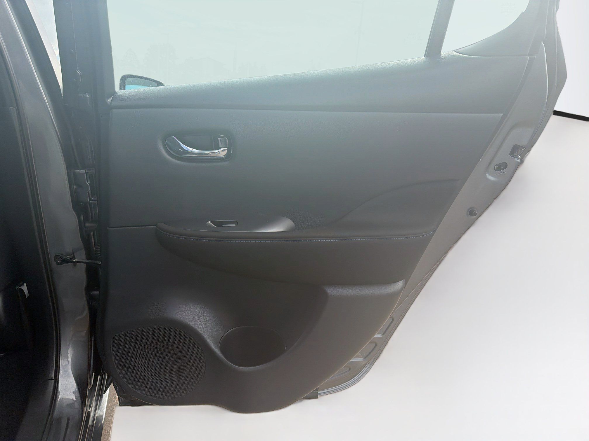 Used 2025 Nissan Leaf S FWD image 29