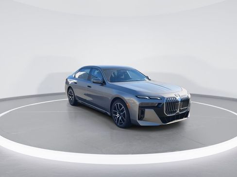 New 2025 BMW 760i xDrive image 2