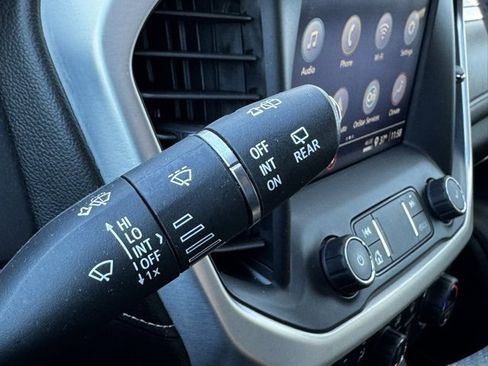 Used 2021 GMC Acadia SLE w/ Driver Convenience Package image 28