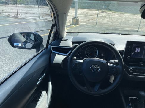 Used 2020 Toyota Corolla LE image 33