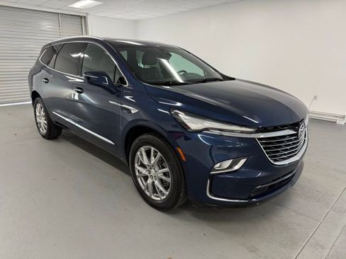 Used 2022 Buick Enclave Essence w/ Experience Buick Package image 3