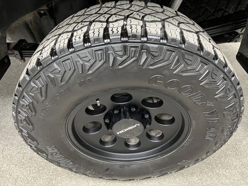 Used 2024 Chevrolet Silverado 2500 ZR2 w/ Technology Package image 16