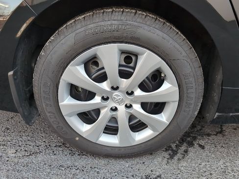 Used 2022 Toyota Corolla LE image 9