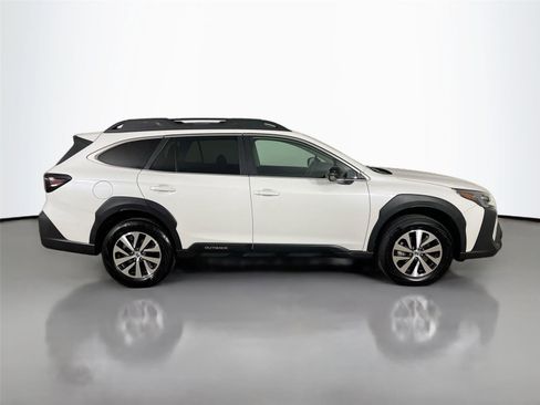 Used 2025 Subaru Outback Premium AWD/4WD image 17