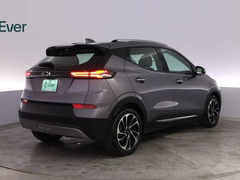 Used 2023 Chevrolet Bolt EUV Premier w/ Sun & Sound Package FWD image 3