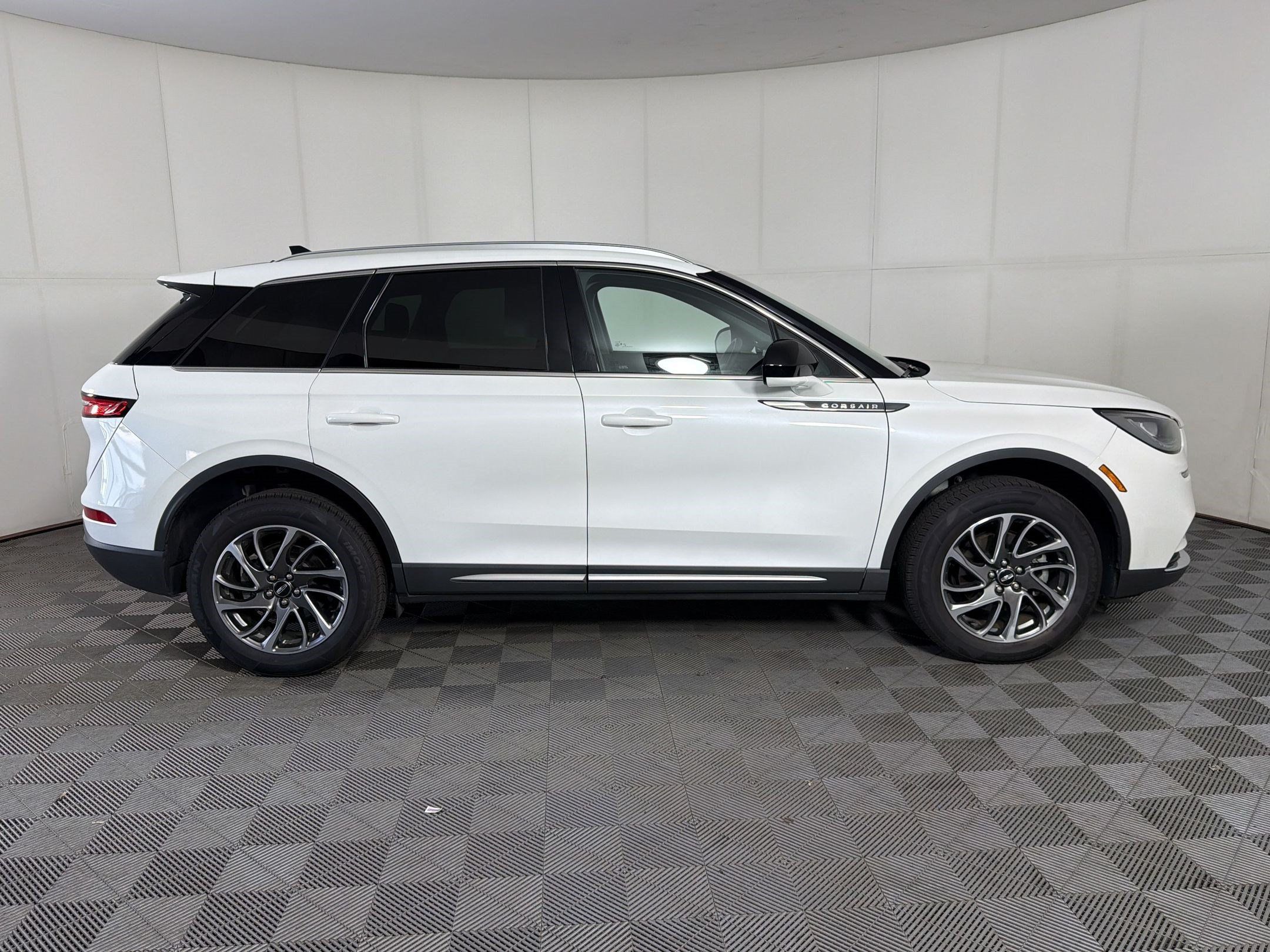 Used 2022 Lincoln Corsair AWD w/ Equipment Group 101A image 8