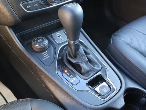 Used 2021 Jeep Cherokee Limited AWD/4WD image 22