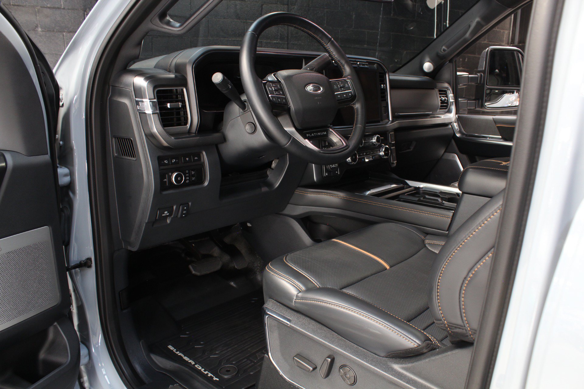 Used 2024 Ford F250 Platinum w/ Tremor Off-Road Package AWD/4WD image 40
