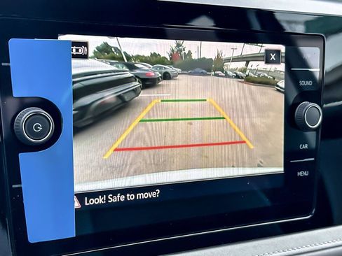 New 2026 Volkswagen Taos SE image 18