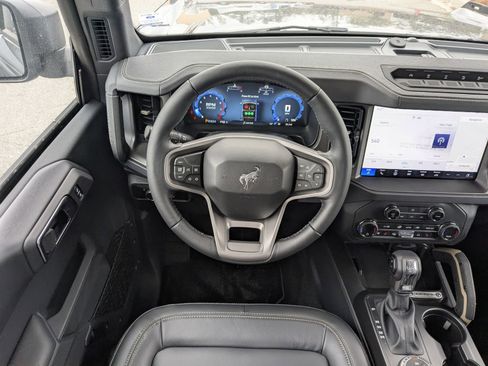 New 2025 Ford Bronco Badlands image 18