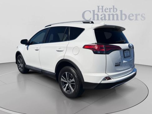 Used 2018 Toyota RAV4 XLE AWD/4WD image 3