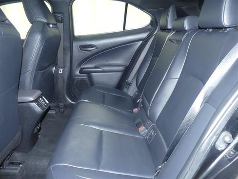 Used 2019 Lexus UX 250h AWD/4WD image 18