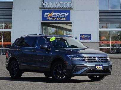 Used 2022 Volkswagen Tiguan SE w/ Panoramic Sunroof Package