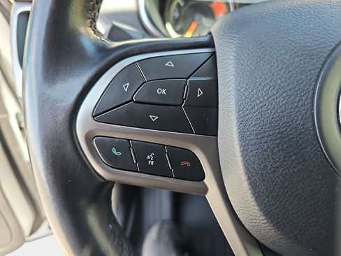 Used 2020 Jeep Cherokee Latitude Plus AWD/4WD image 11