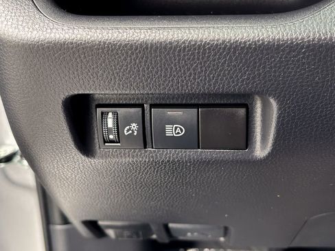 Used 2025 Toyota RAV4 XLE AWD/4WD image 26