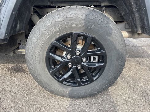 Used 2023 Jeep Gladiator Sport image 4