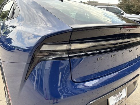 Used 2024 Toyota Prius Prime FWD image 12