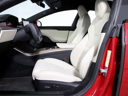 Used 2021 Tesla Model S Plaid image 8