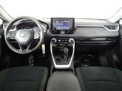 Used 2021 Toyota RAV4 LE FWD image 27