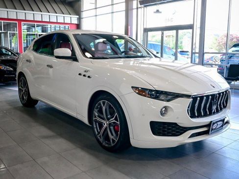 Used 2023 Maserati Levante GT AWD/4WD image 4
