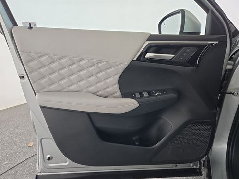 Used 2023 Mitsubishi Outlander SEL image 28