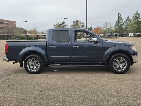Used 2019 Nissan Frontier SL image 3