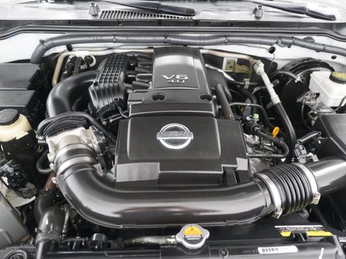 Used 2013 Nissan Frontier SL RWD image 29