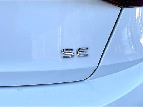 Used 2025 Volkswagen Jetta SE FWD image 10